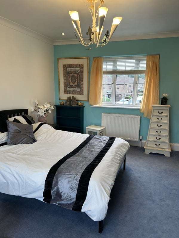 Room Wildcroft Road in Bristol