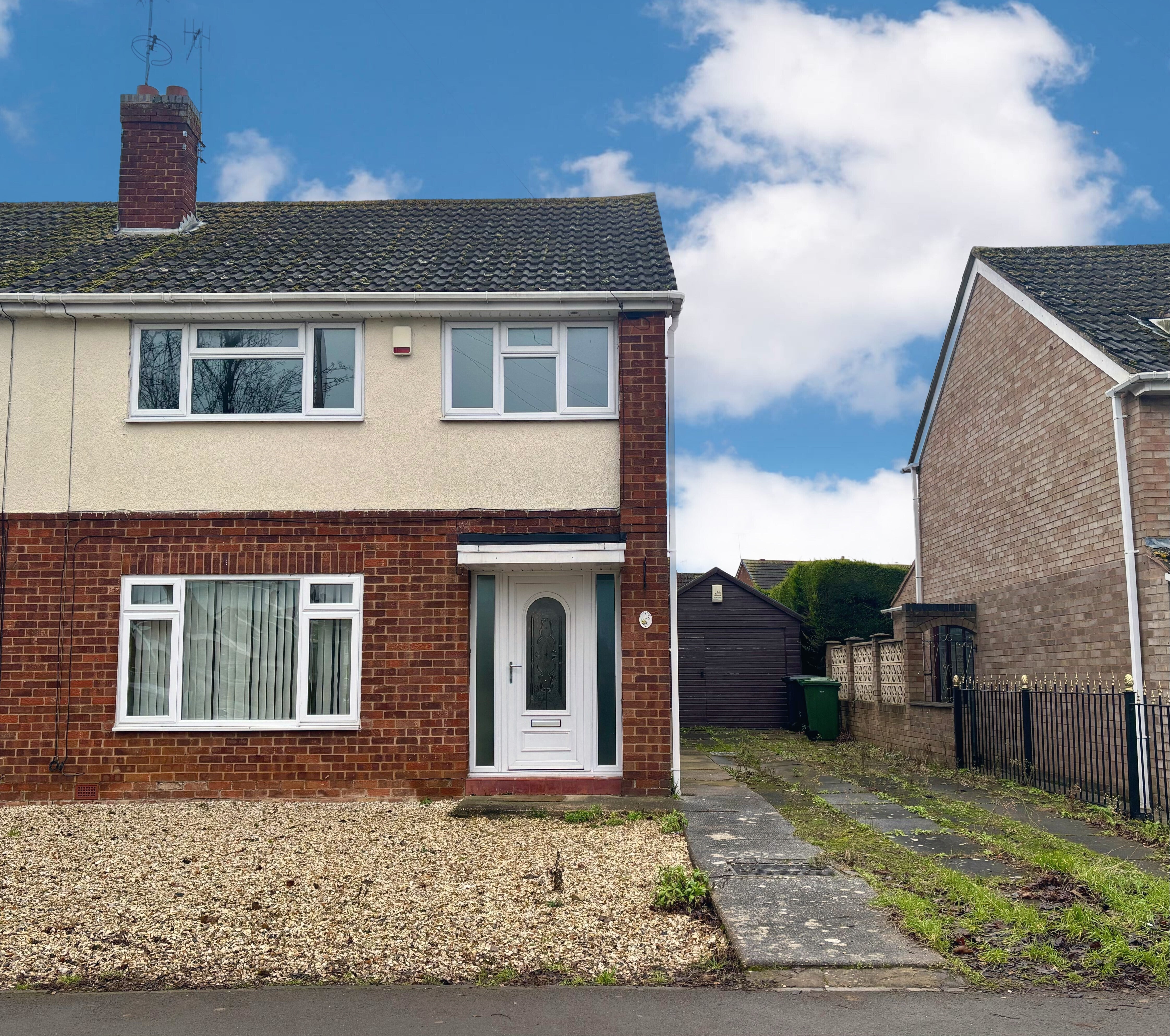 House Four Pools Road in Wychavon