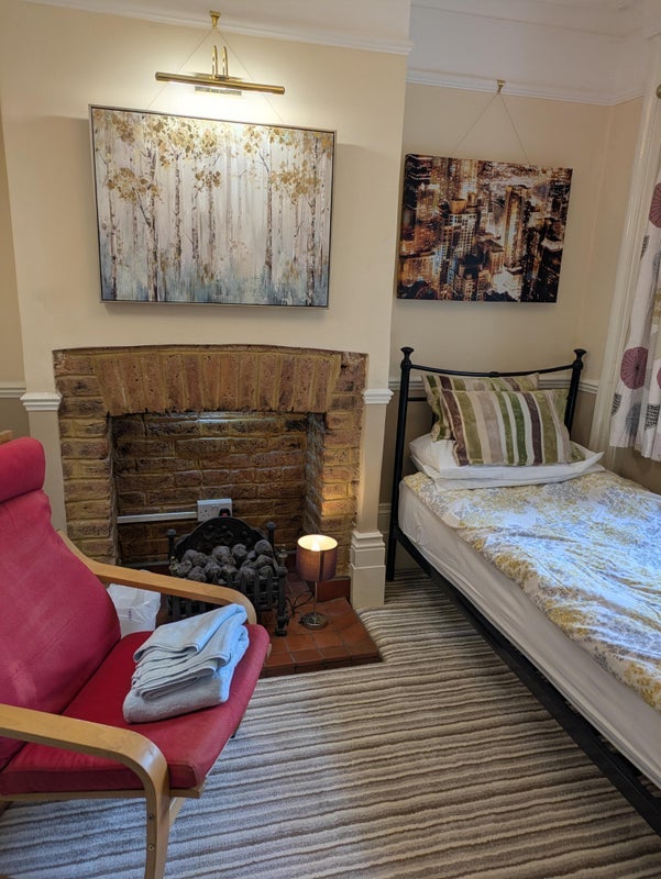 Flat Cranston Road in Greater London