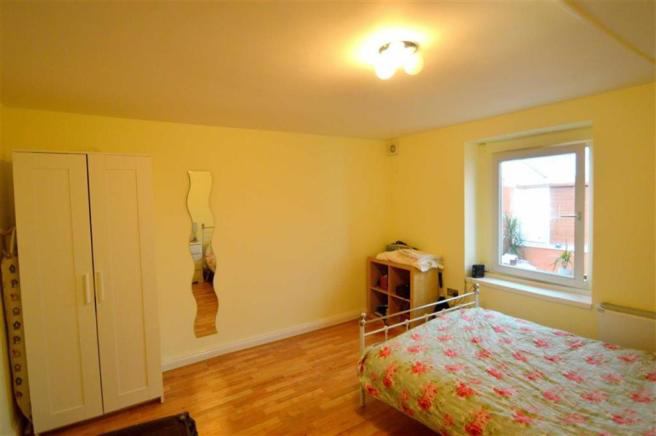 Flat Cotswold Road in Bristol