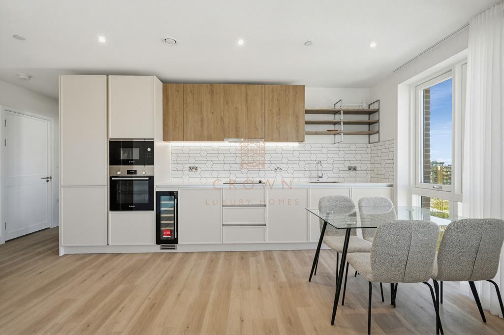 Flat Townsend Road in Greater London