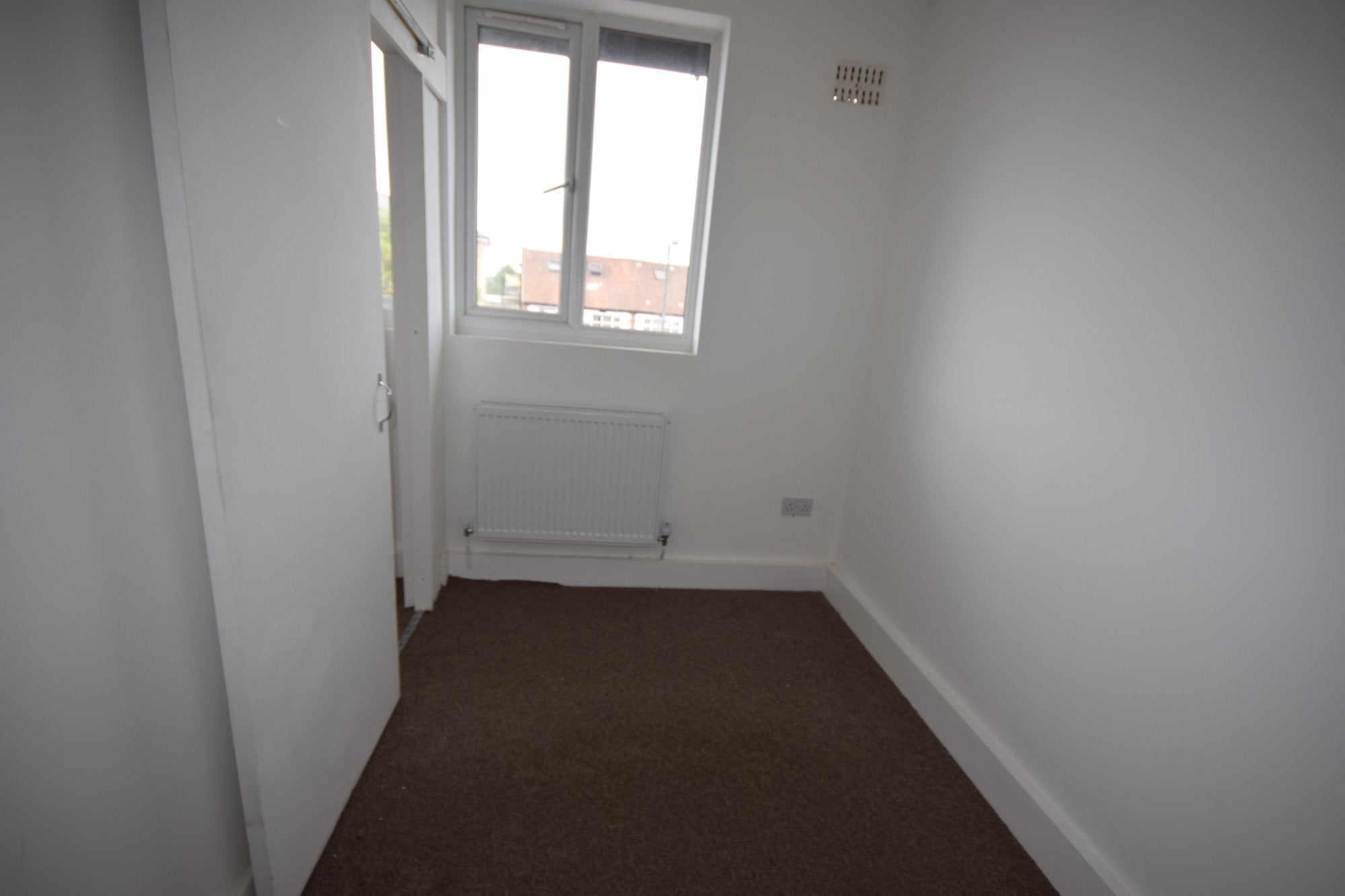 Flat Neasden Lane North in Greater London