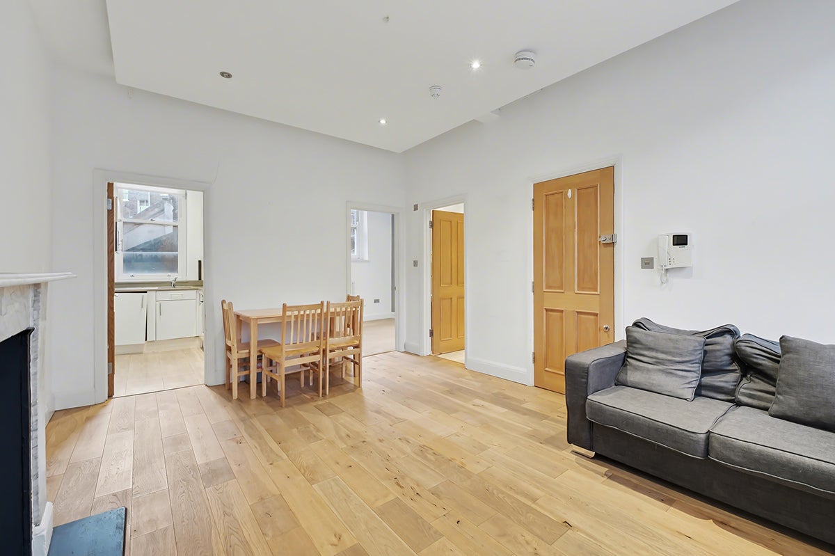 Flat Drury Lane in Greater London