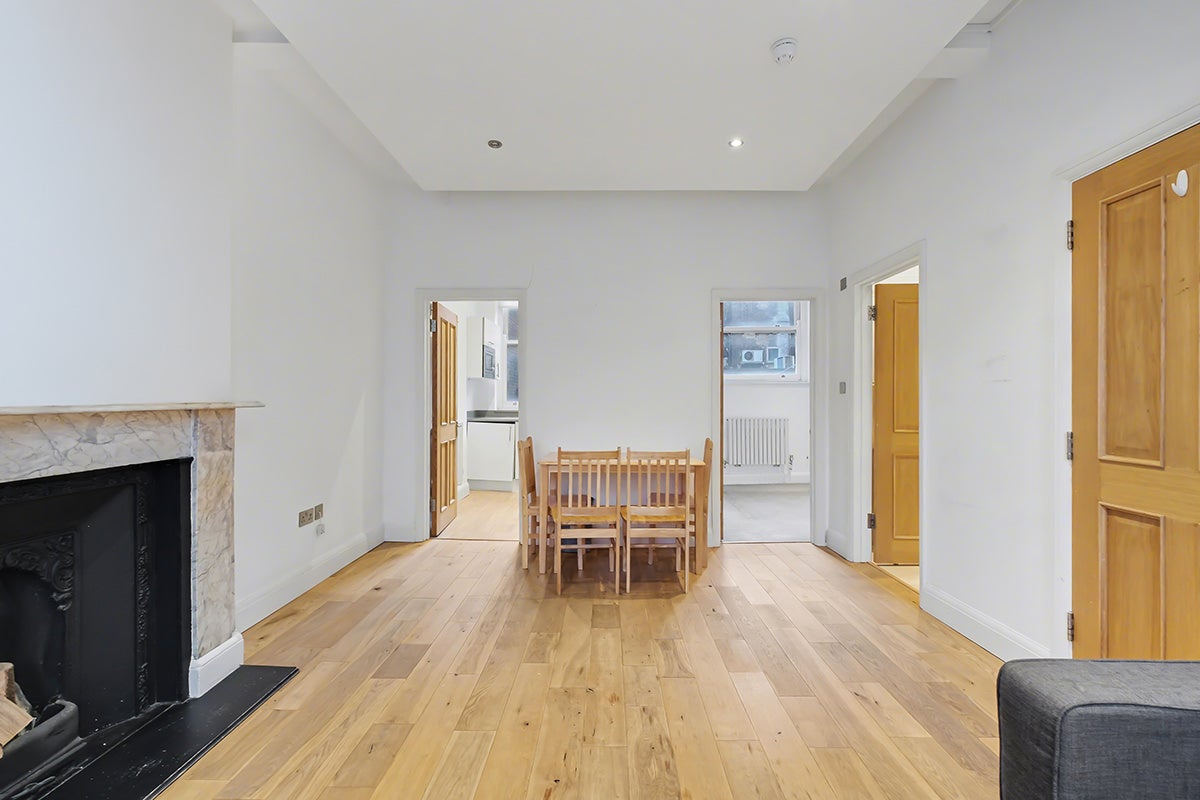 Flat Drury Lane in Greater London