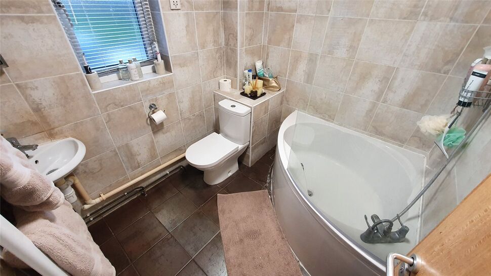 House Nore Close in Borough of Swale
