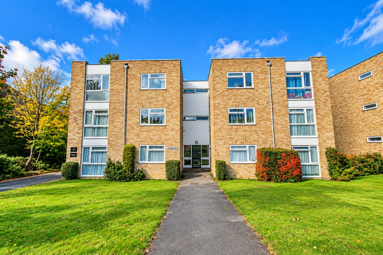Flat Upper Gordon Road in Surrey Heath