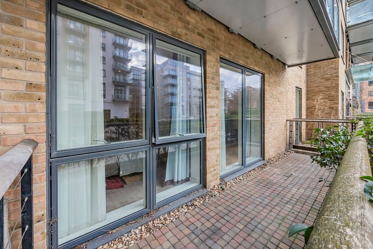 Flat Seven Sea Gardens in Greater London