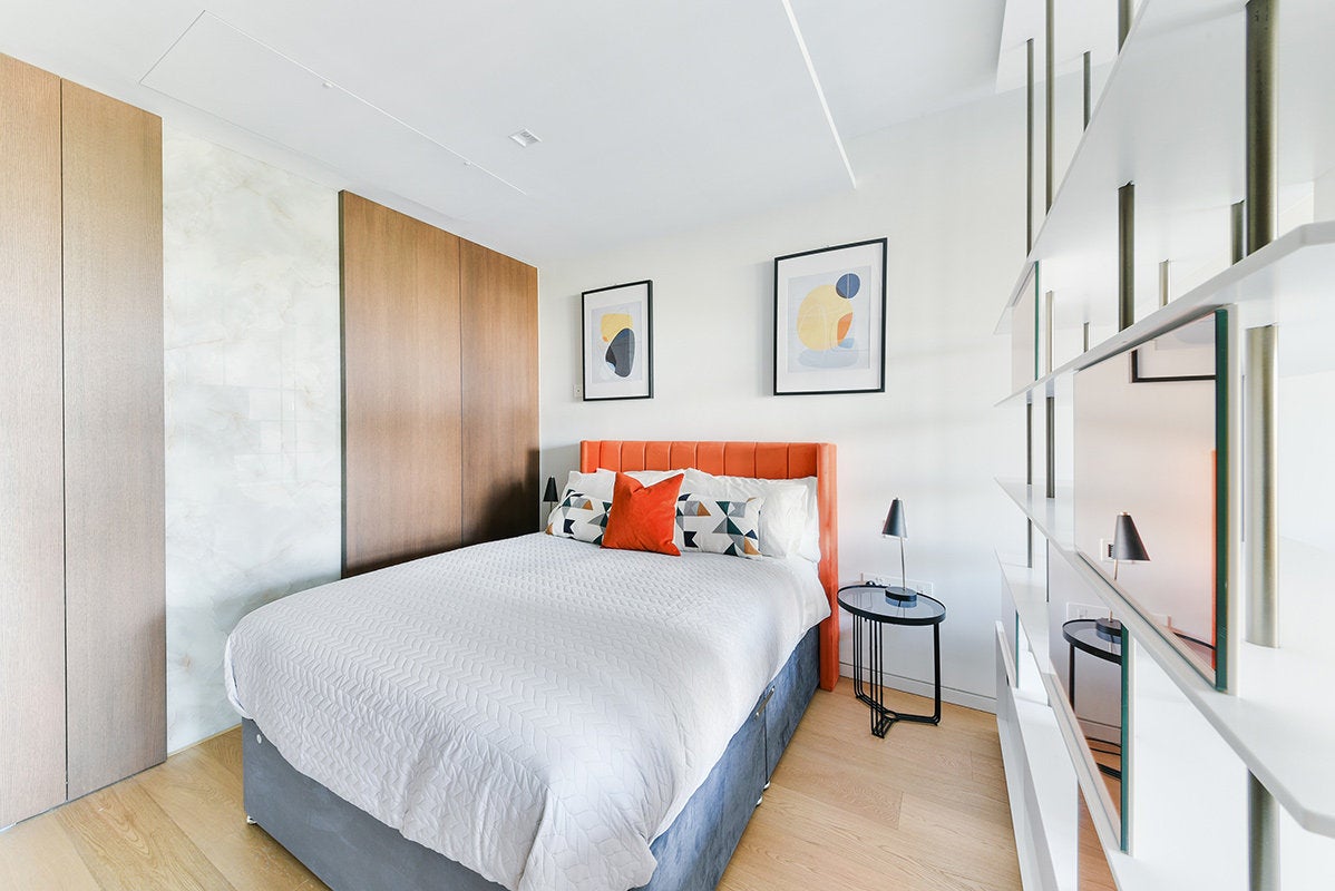Flat Southbank in Greater London
