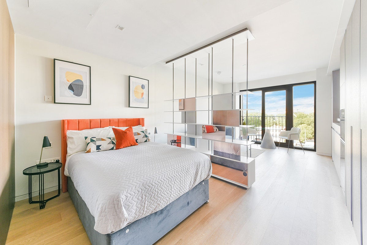 Flat Southbank in Greater London