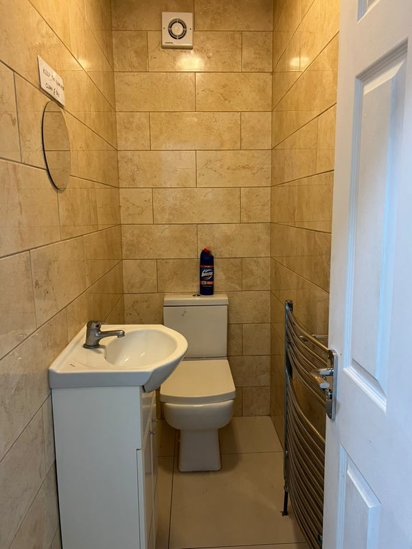 Room Barking Road in Greater London