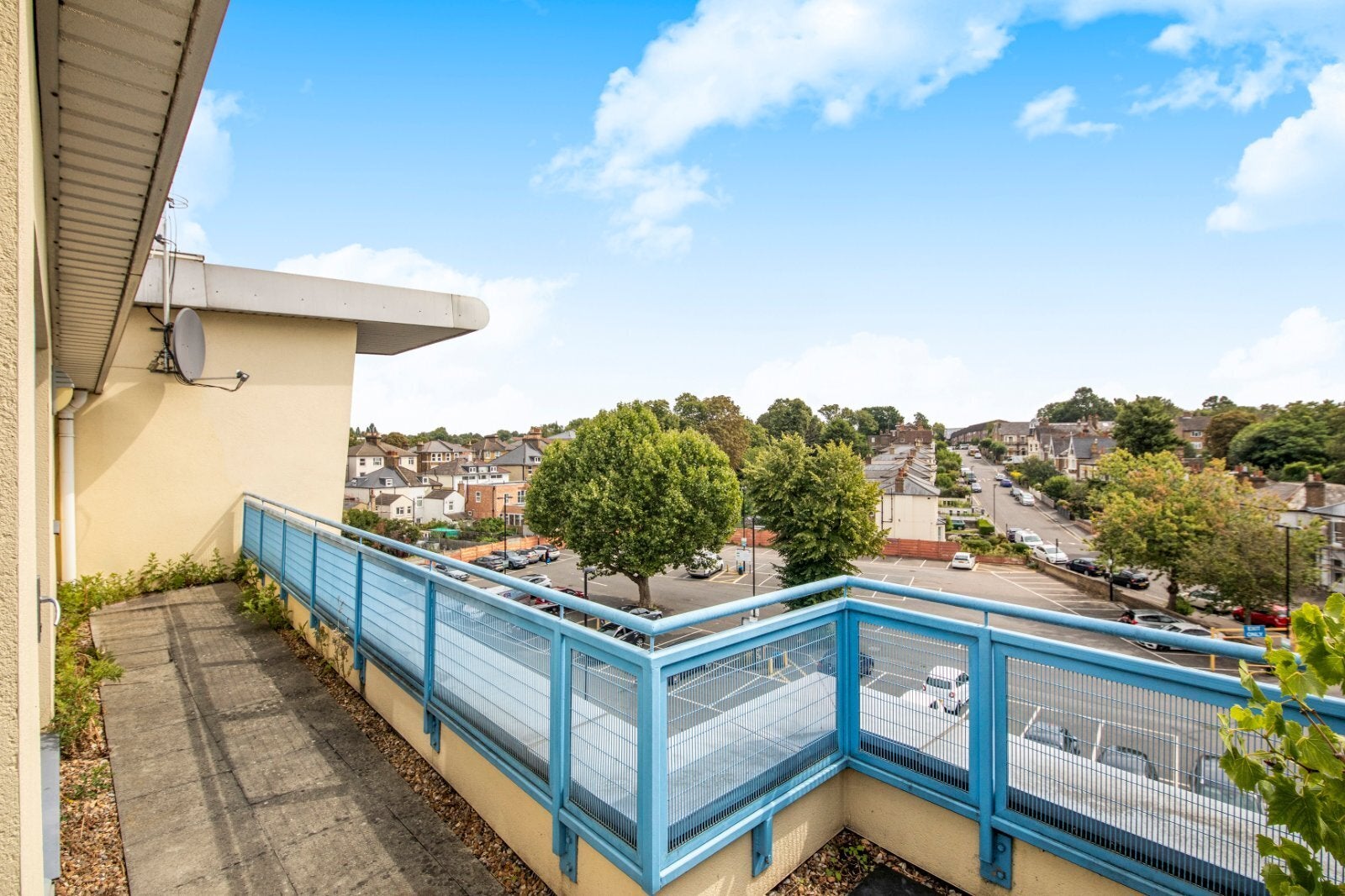 Flat Clipper Way in Greater London