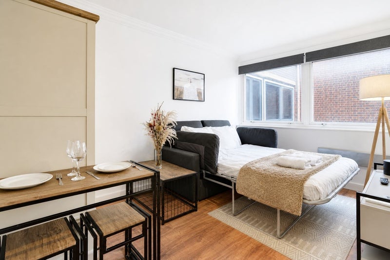 Flat Fitzroy Street in Greater London