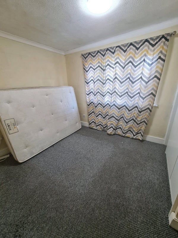 Room Winterbourne Road in Greater London
