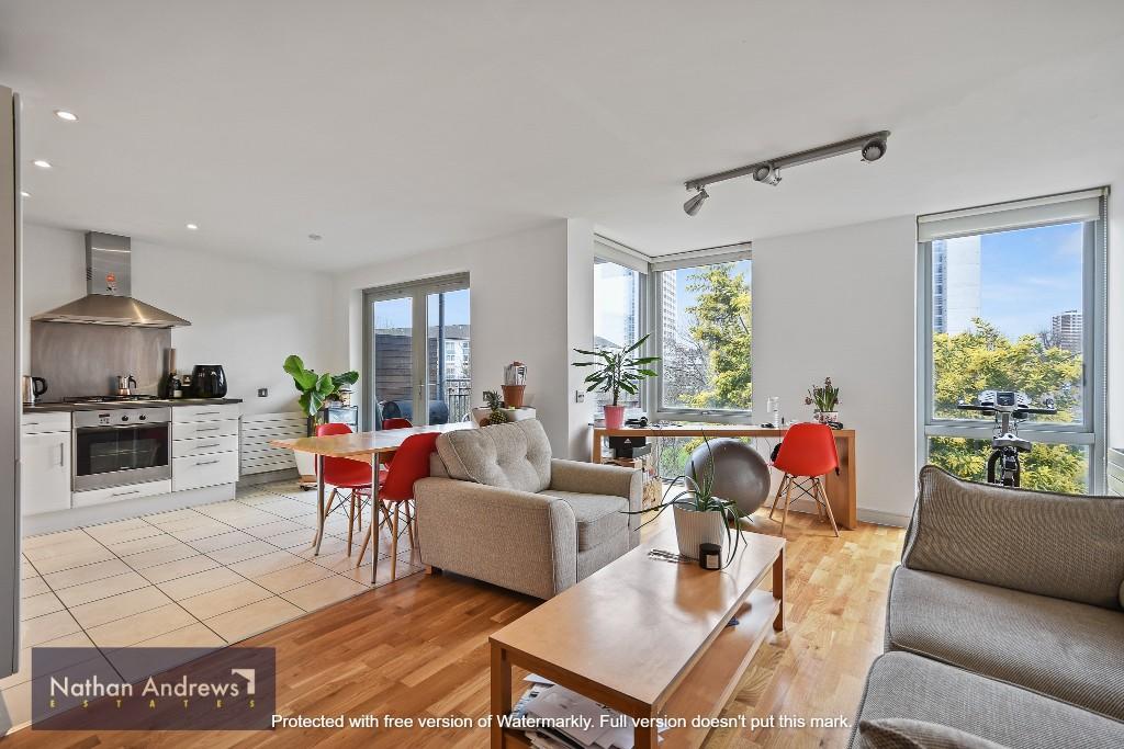 Flat Clement Close in London