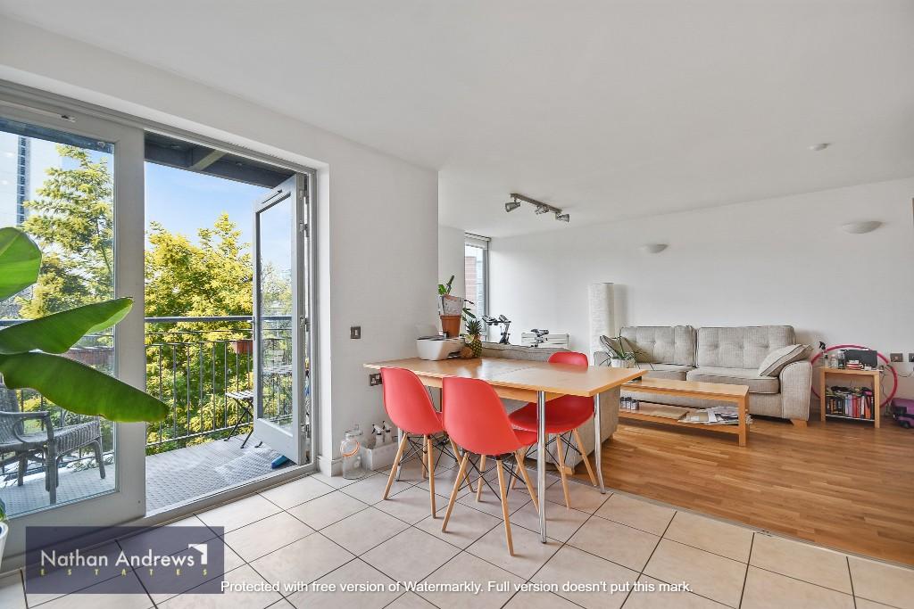 Flat Clement Close in London