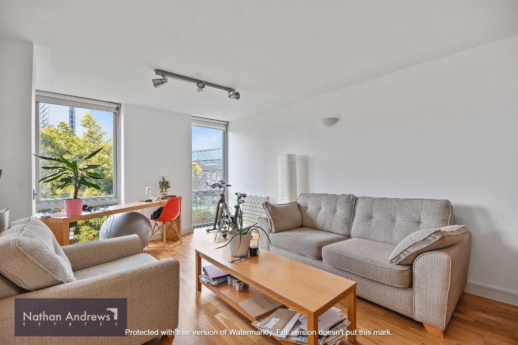 Flat Clement Close in London