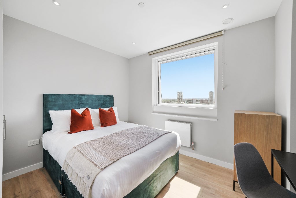 Flat Anthems Way in Greater London