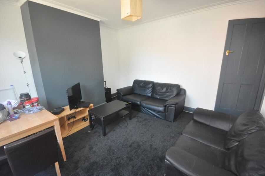 Flat Harold Avenue in Leeds