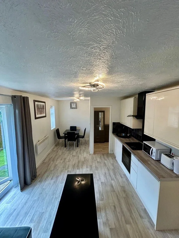 Flat Bentinck Road in Greater London