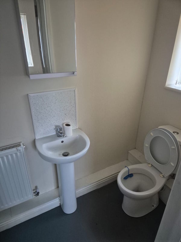 Room Doncaster Road in Bristol