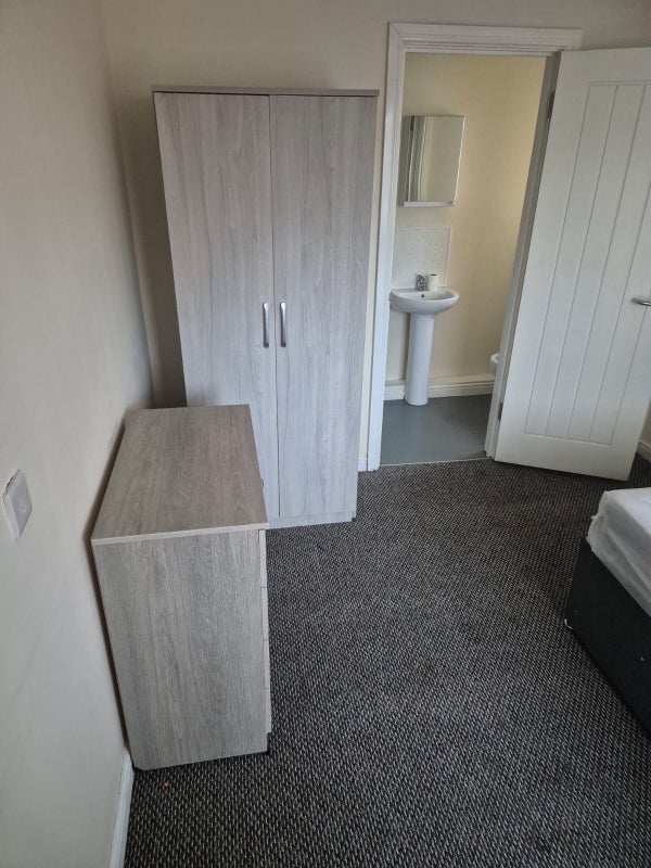 Room Doncaster Road in Bristol