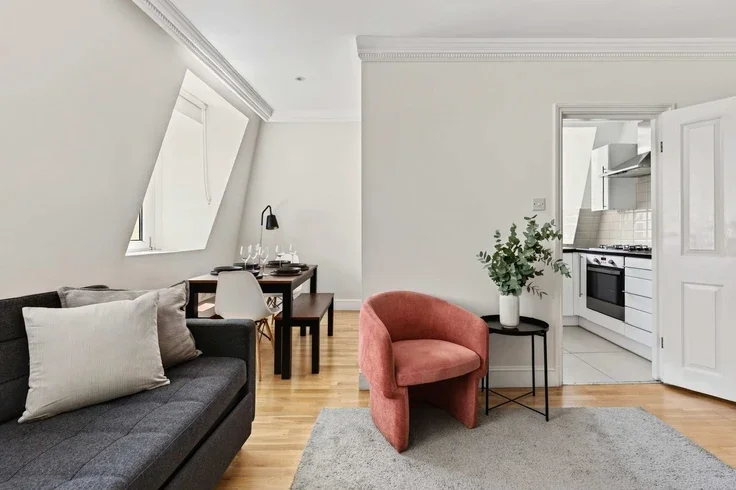 Flat Glendower Place in Greater London