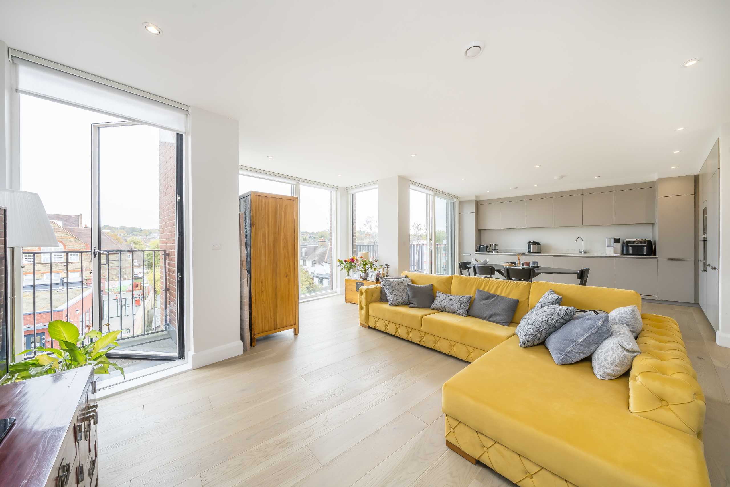 Flat Dersingham Road in Greater London