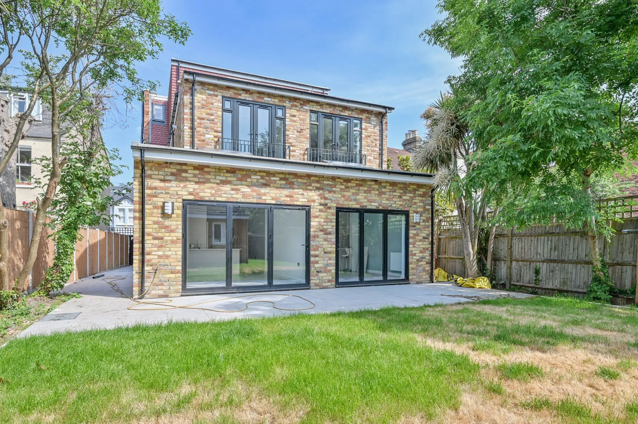 Flat Myrna Close in Greater London