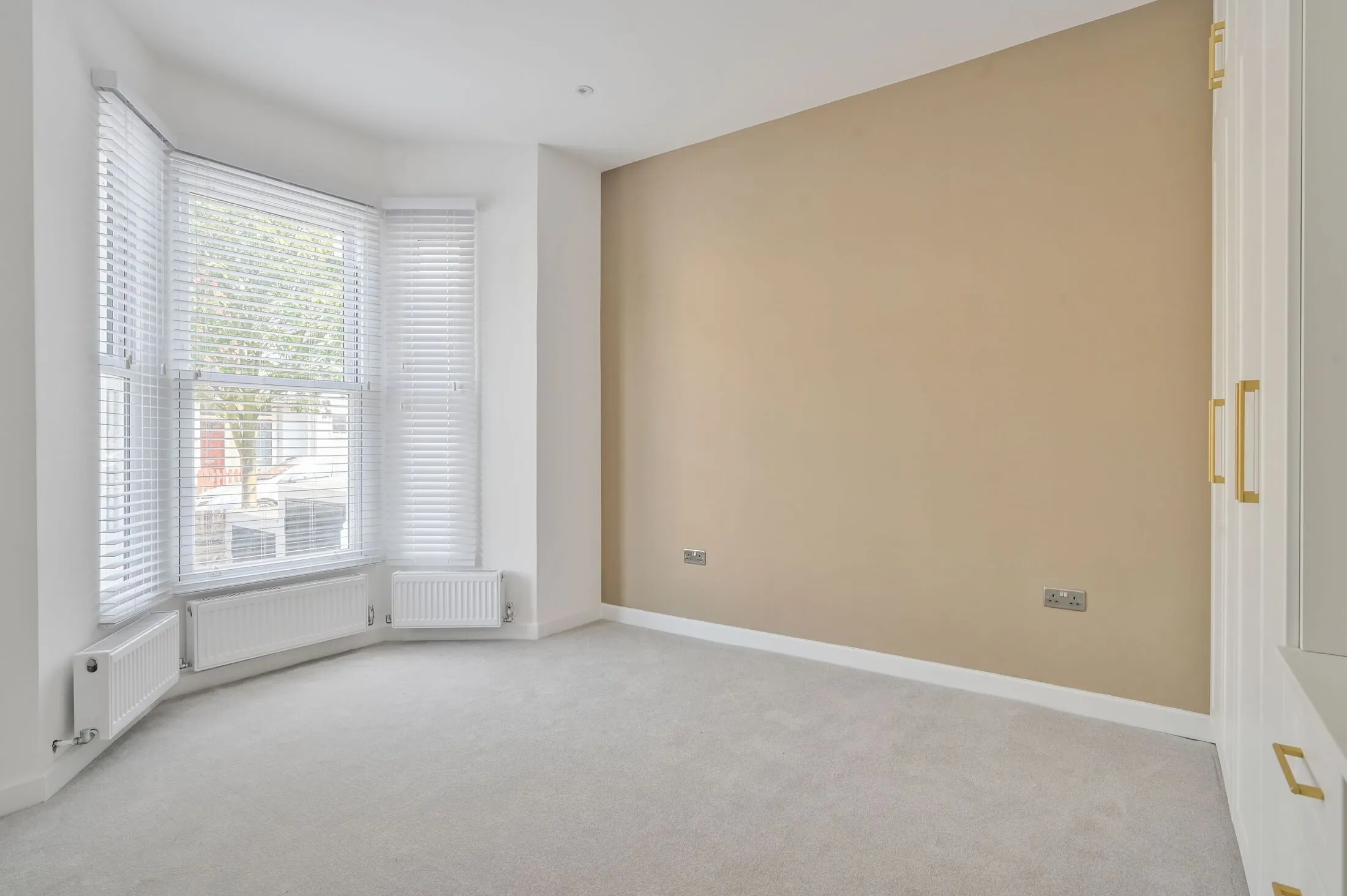 Flat Myrna Close in Greater London