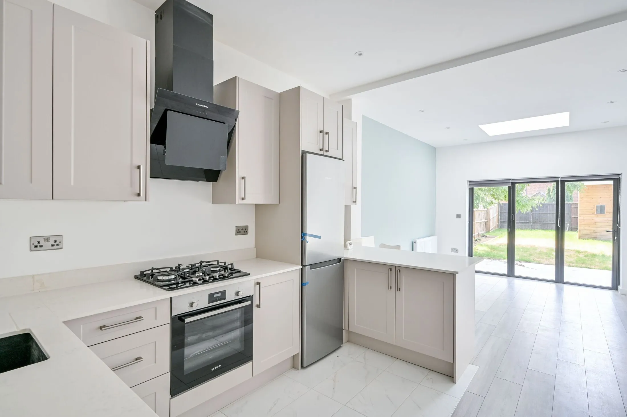 Flat Myrna Close in Greater London