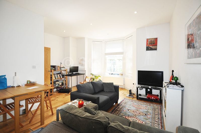 Flat Hanley Road in Greater London