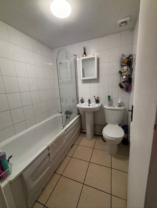 Room Green Lanes in Greater London