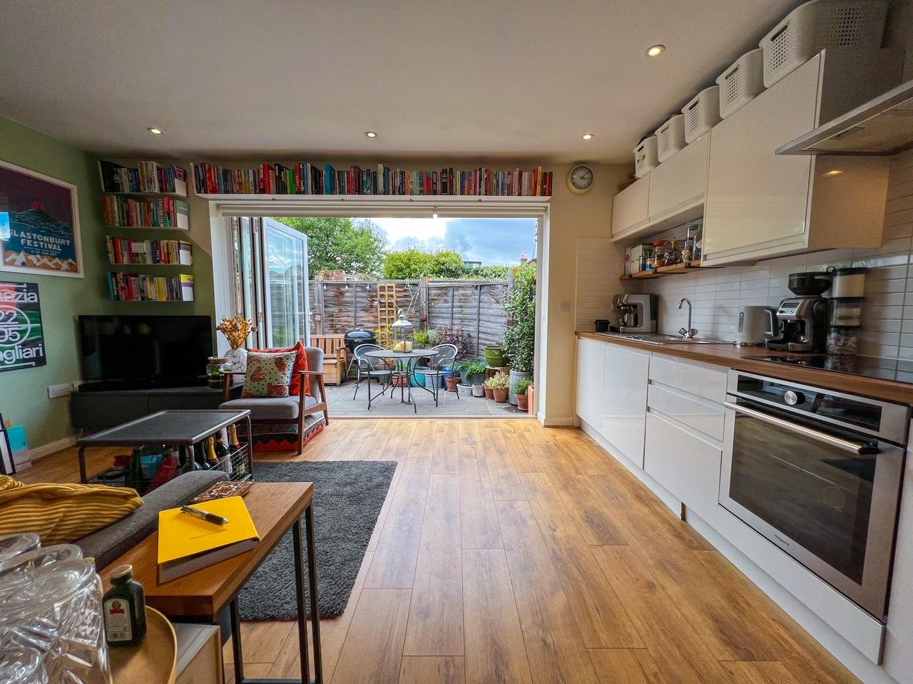 Flat Cambridge Road in Elmbridge