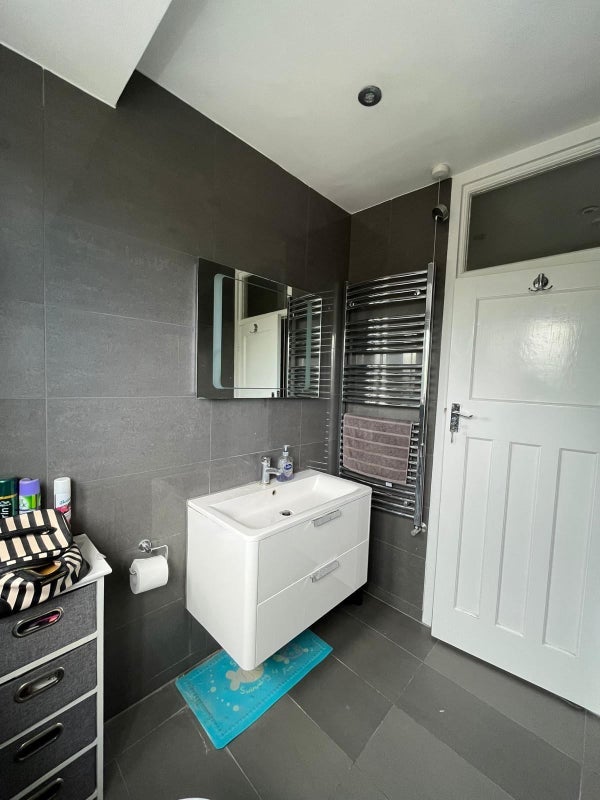 Room Richmond Avenue in Greater London