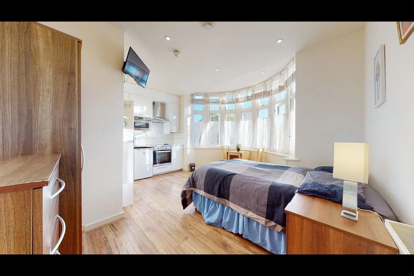 Room Chatsworth Road in Greater London
