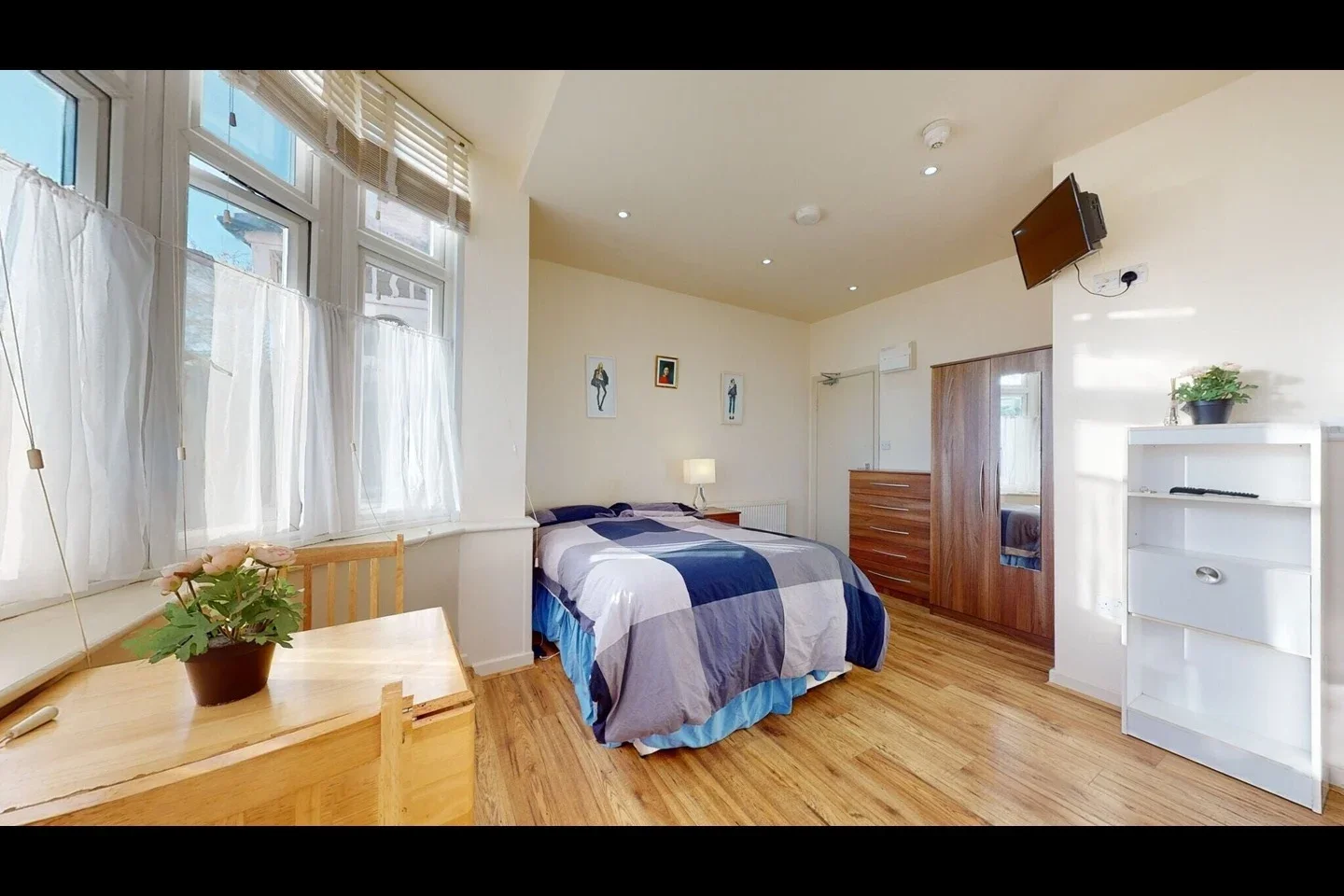 Room Chatsworth Road in Greater London