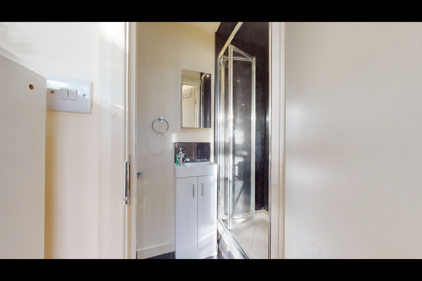 Room Chatsworth Road in Greater London