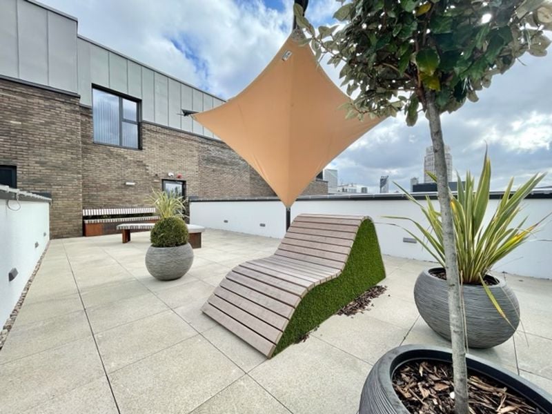 Flat Blackfriars Road in Greater London
