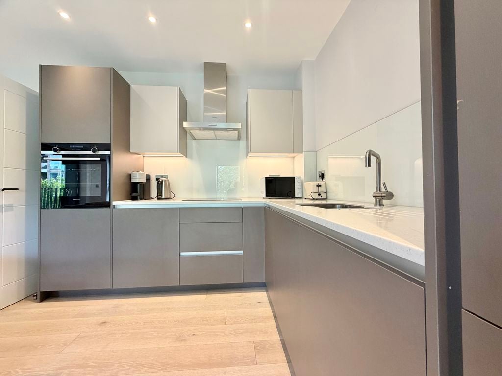 Flat Blackfriars Road in Greater London