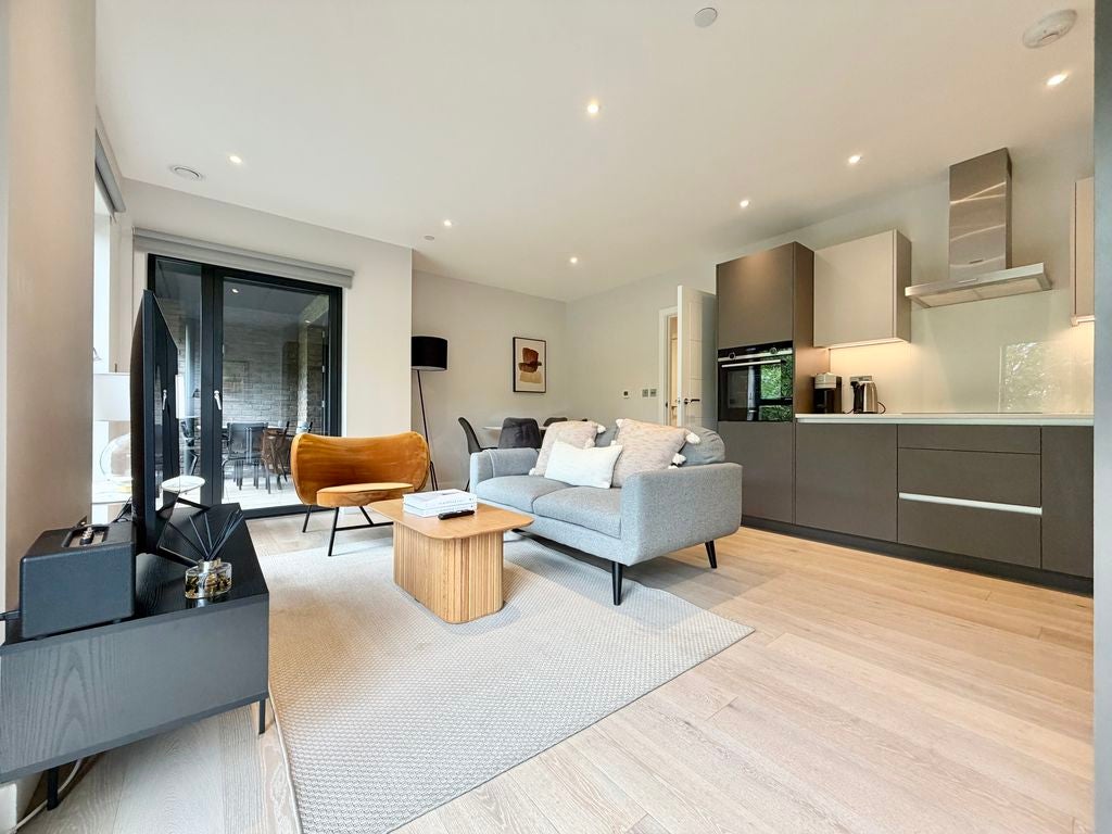 Flat Blackfriars Road in Greater London
