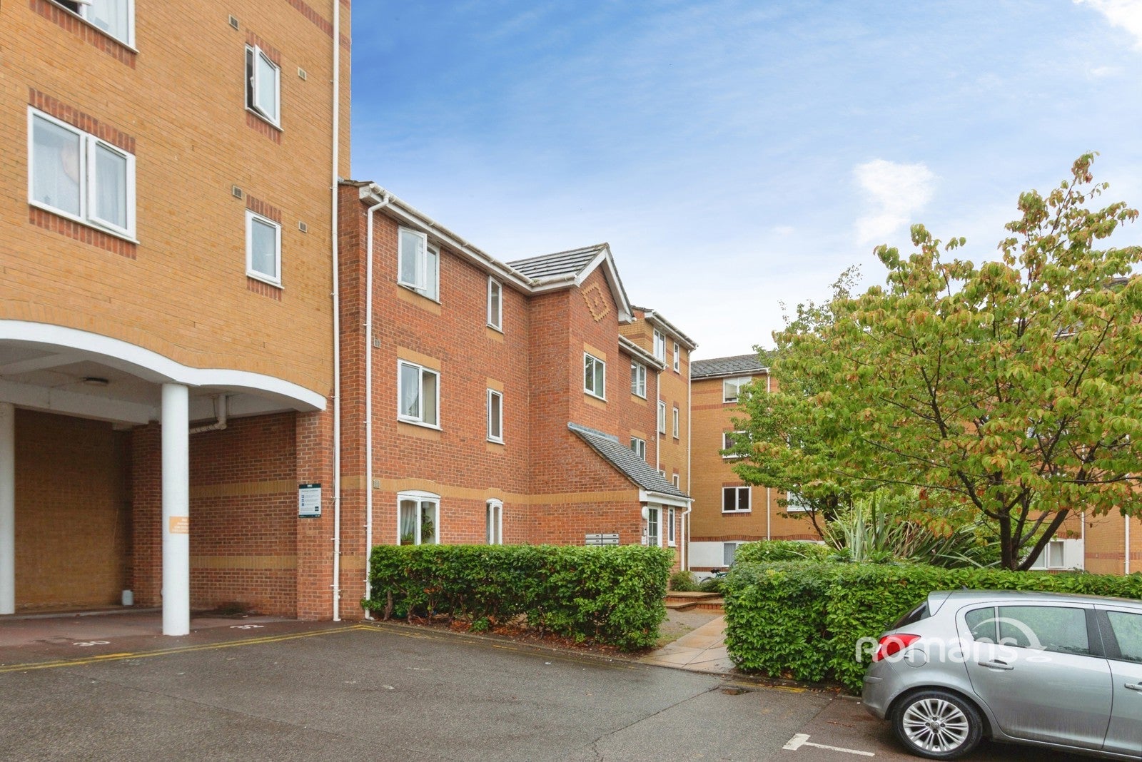 Flat Ascot Court in Rushmoor