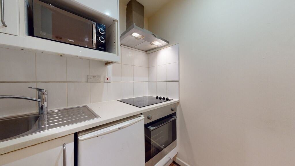 Flat Chatsworth Road in Greater London