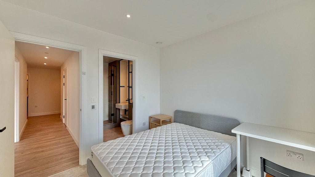 Flat Abbeydale Road in Greater London