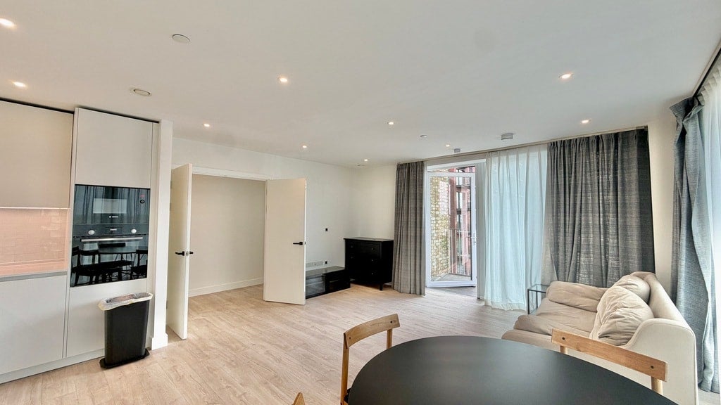 Flat Abbeydale Road in Greater London