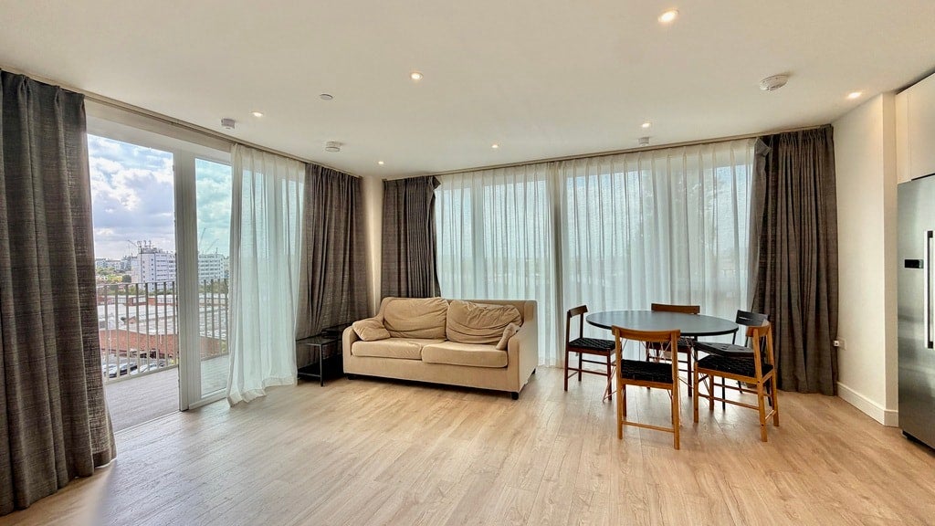 Flat Abbeydale Road in Greater London