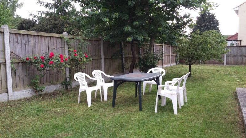 Room Millfield Avenue in Greater London