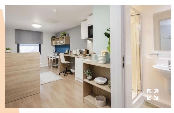 Flat Leith Walk in City of Edinburgh