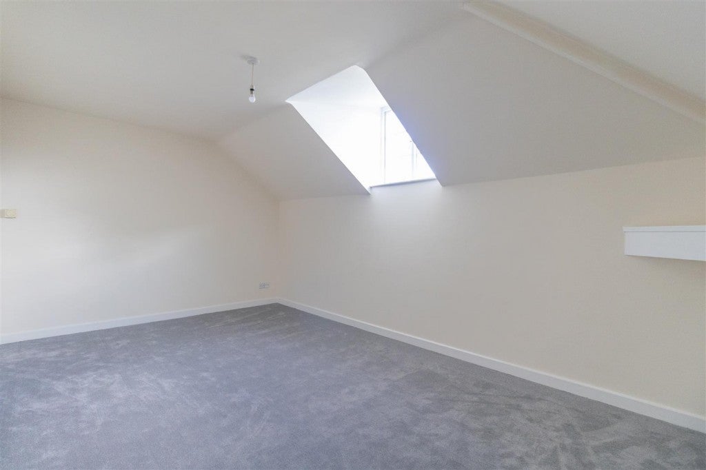 Flat Pittville Circus Road in Cheltenham