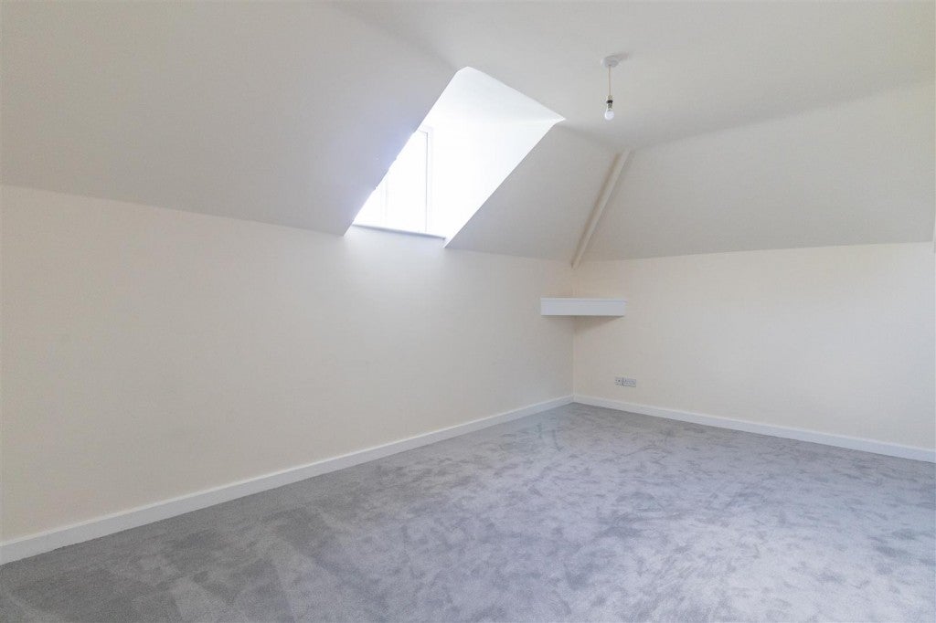 Flat Pittville Circus Road in Cheltenham