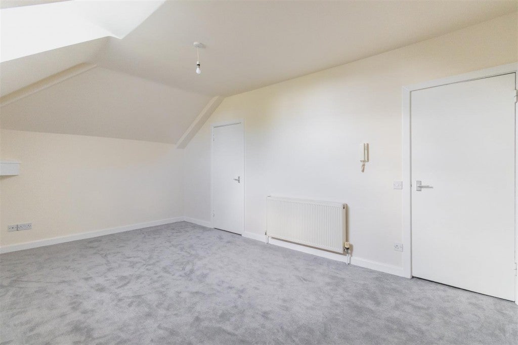 Flat Pittville Circus Road in Cheltenham